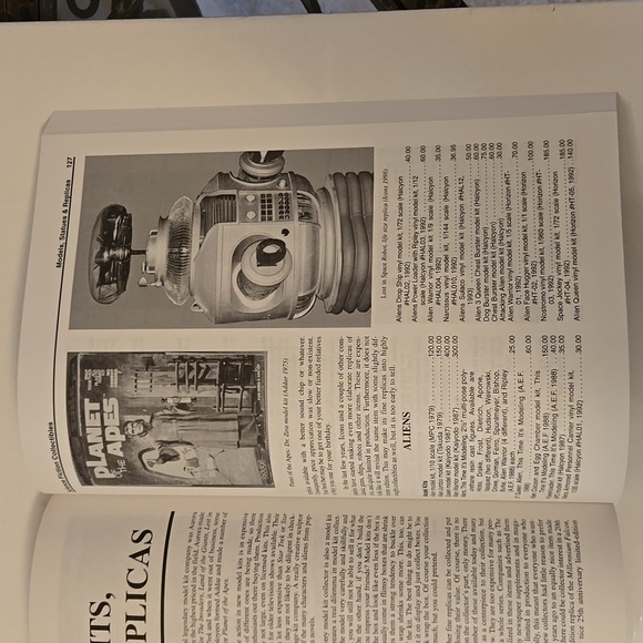 Science Fiction Collectibles Identification & Values Reference Book - Picture 9 of 11